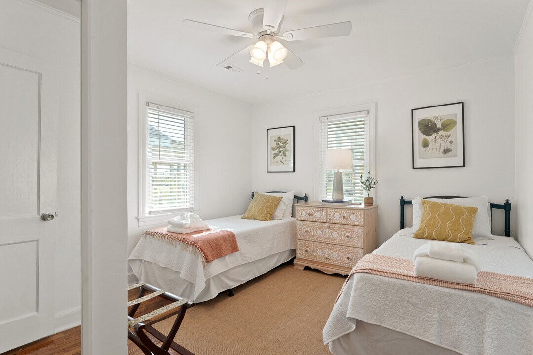 1071 Lockhart St in North Charleston, SC - Building Photo