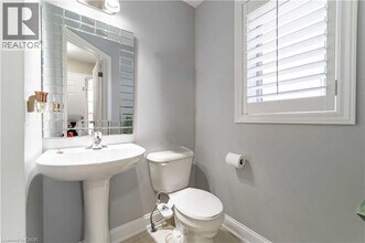 560 Landgren Ct in Kitchener, ON - Building Photo - Building Photo