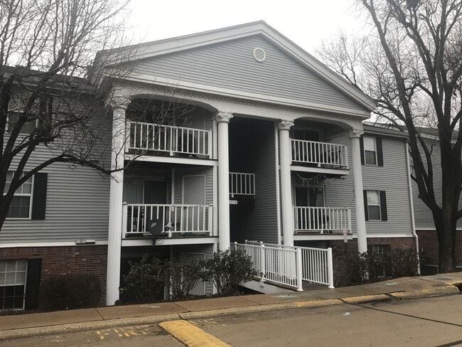 property at 1218 Creve Coeur Crossing Ln