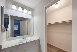 1215 Sarabande Ln in Santa Clarita, CA - Building Photo - Building Photo