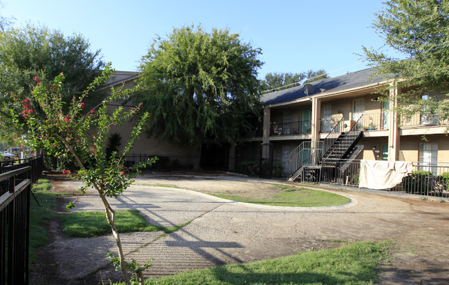 Country Club Village Apartments in Houston, TX - Building Photo - Building Photo