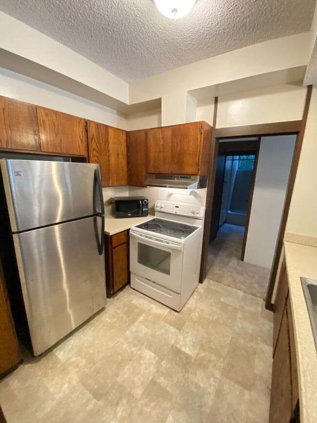 1020 Aoloa Pl in Kailua, HI - Building Photo - Building Photo