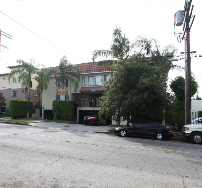 13910 Sayre St in Sylmar, CA - Foto de edificio - Building Photo