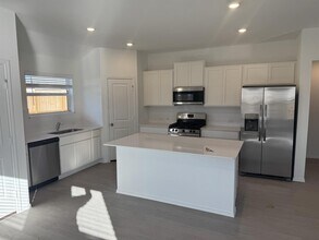 117 Donnington Dr in Hutto, TX - Foto de edificio - Building Photo