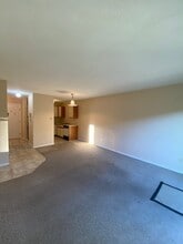 1075 Edgett Rd in Courtenay, BC - Building Photo - Building Photo