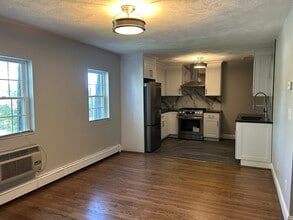 18 Ashcroft St in Dedham, MA - Building Photo - Building Photo