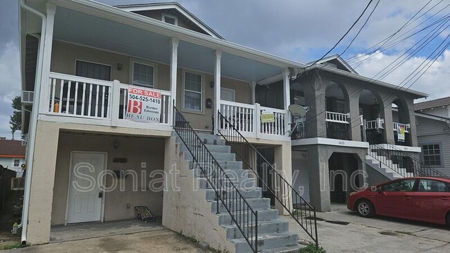 2627 Robert St