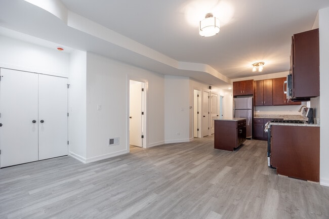 1014 N Hamlin Ave, Unit 1