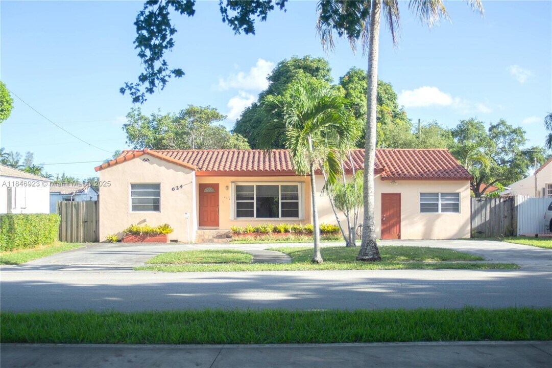 624 Westward Dr in Miami Springs, FL - Building Photo