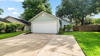 2247 Aspen Ridge Ct in Jacksonville, FL - Building Photo