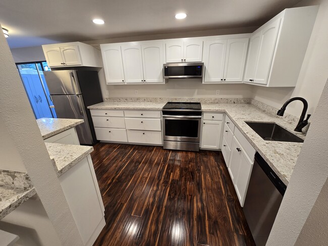 12512 SE 42nd St in Bellevue, WA - Building Photo - Building Photo