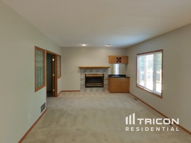 3262 Black Oak Dr in Eagan, MN - Building Photo - Building Photo