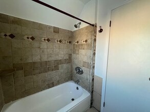 89 W 20th St, Unit 3 in Bayonne, NJ - Building Photo - Building Photo