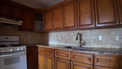 1284 Arnow Ave, Unit 1 in Bronx, NY - Foto de edificio - Building Photo