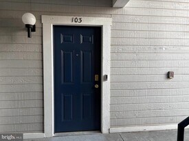 606 Moonglow Rd in Odenton, MD - Building Photo