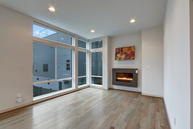 2218 NW 64th St in Seattle, WA - Foto de edificio - Building Photo