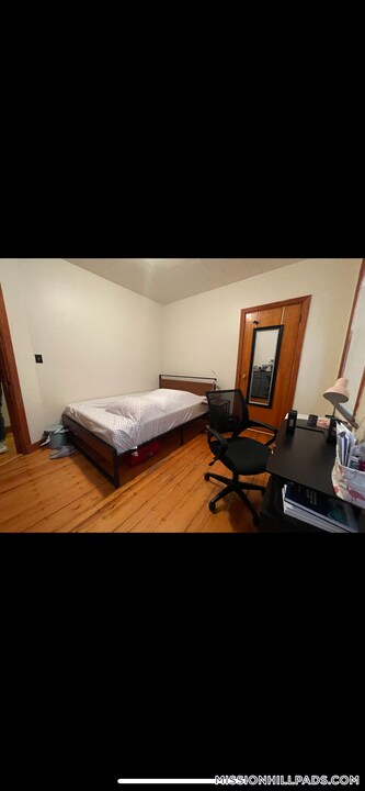 1582 Tremont St in Boston, MA - Building Photo