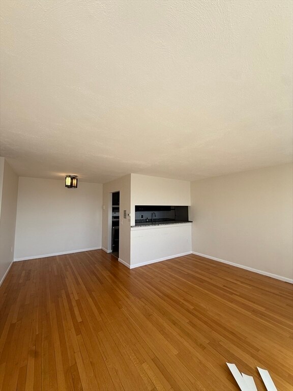 1643 Cambridge St, Unit 73 in Cambridge, MA - Foto de edificio - Building Photo