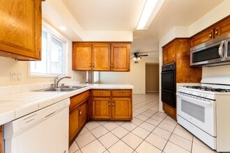 1487 Chapel Dr in Camarillo, CA - Building Photo - Building Photo