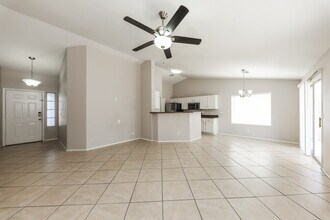 1411 E Carter Rd in Phoenix, AZ - Foto de edificio - Building Photo