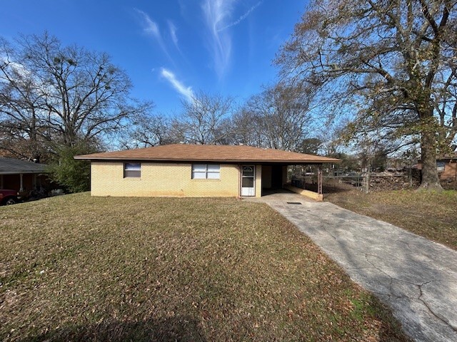 313 Willow in Hughes Springs, TX - Building Photo