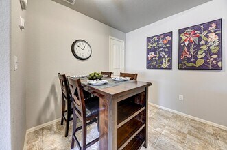 7604 Sand Lake Heights in Colorado Springs, CO - Foto de edificio - Building Photo