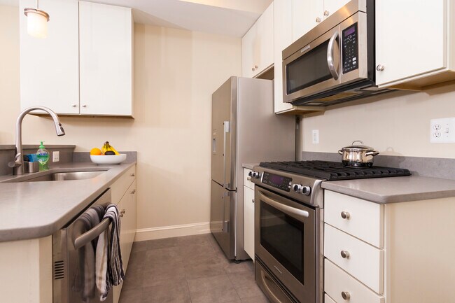 2714 Ontario Rd NW, Unit 2714 Ontario Rd NW #1 in Washington, DC - Building Photo - Building Photo