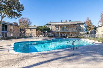 Alta Vista Apartments in Plano, TX - Building Photo - Building Photo