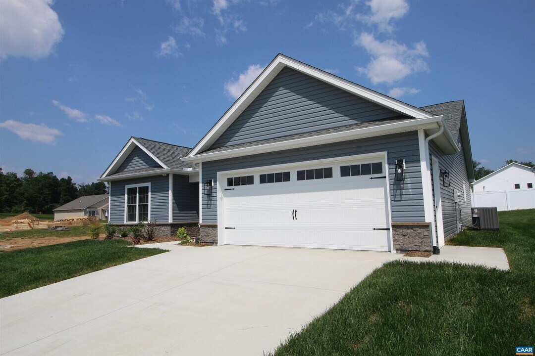 179 Langley Dr in Waynesboro, VA - Building Photo
