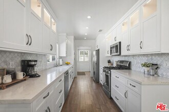 4875 Bluebell Ave in Los Angeles, CA - Building Photo - Building Photo