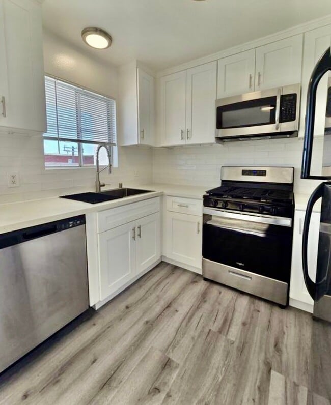 4225 Inglewood Blvd, Unit 203 in Los Angeles, CA - Building Photo - Building Photo