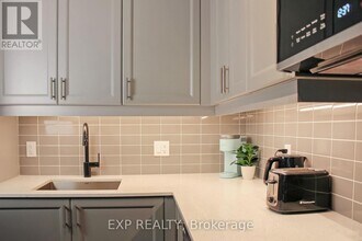 2333 Khalsa Gate in Oakville, ON - Building Photo - Building Photo