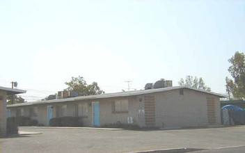 2000-2012 N Madelyn Ave in Tucson, AZ - Building Photo - Building Photo