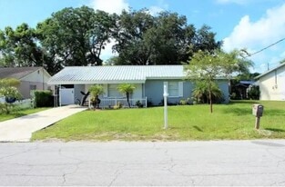 15144 Jeanie Ln in Dade City, FL - Building Photo