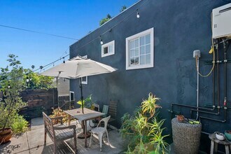 5375 Raphael St in Los Angeles, CA - Building Photo - Building Photo