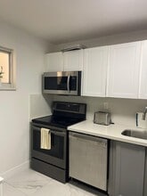1150 Collins Ave in Miami Beach, FL - Building Photo - Building Photo