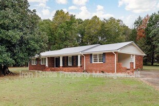 1110 Maple Cir in Watkinsville, GA - Building Photo
