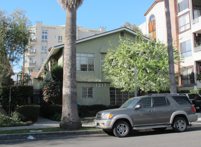 1217 Amherst Ave in Los Angeles, CA - Building Photo - Building Photo