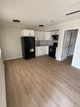 255 W Ocean View Ave in Norfolk, VA - Building Photo - Building Photo