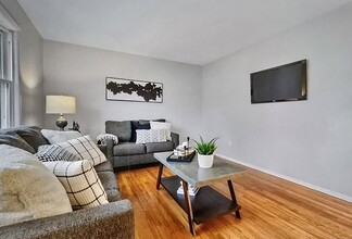 20 Manor Ln in South Windsor, CT - Building Photo - Building Photo