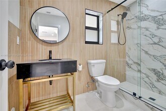 5980 SW 40th Ave, Unit 1 in Fort Lauderdale, FL - Building Photo - Building Photo