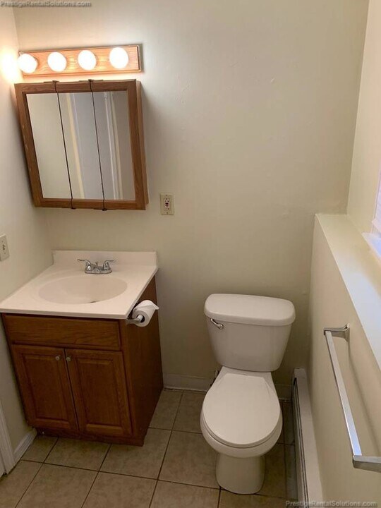 59 Manchester St, Unit 2 in Leominster, MA - Foto de edificio