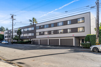 Americana Apartments in Berkeley, CA - Foto de edificio - Primary Photo