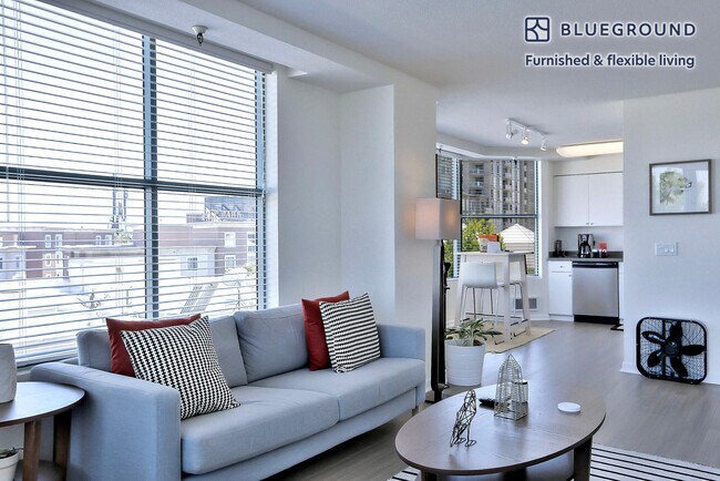 2 Townsend St in San Francisco, CA - Building Photo - Building Photo