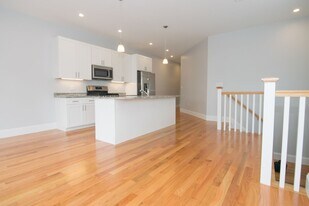 10 Islington St in Boston, MA - Building Photo