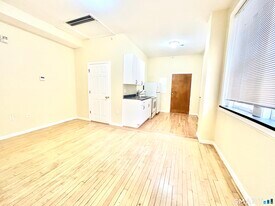 135 W Main St in Waterbury, CT - Building Photo
