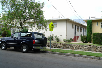 714 S 6th St in Burbank, CA - Building Photo - Building Photo