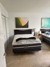 121 Crandon Blvd in Key Biscayne, FL - Building Photo - Building Photo