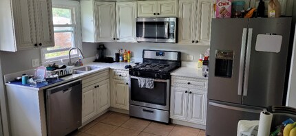 1910 Hollywood Ave in Hanover Park, IL - Building Photo - Building Photo