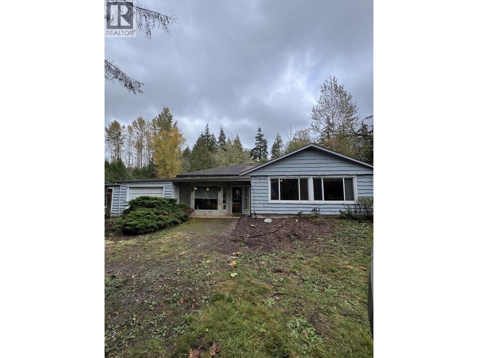 23979 Fern Crescent in Maple Ridge, BC - Building Photo